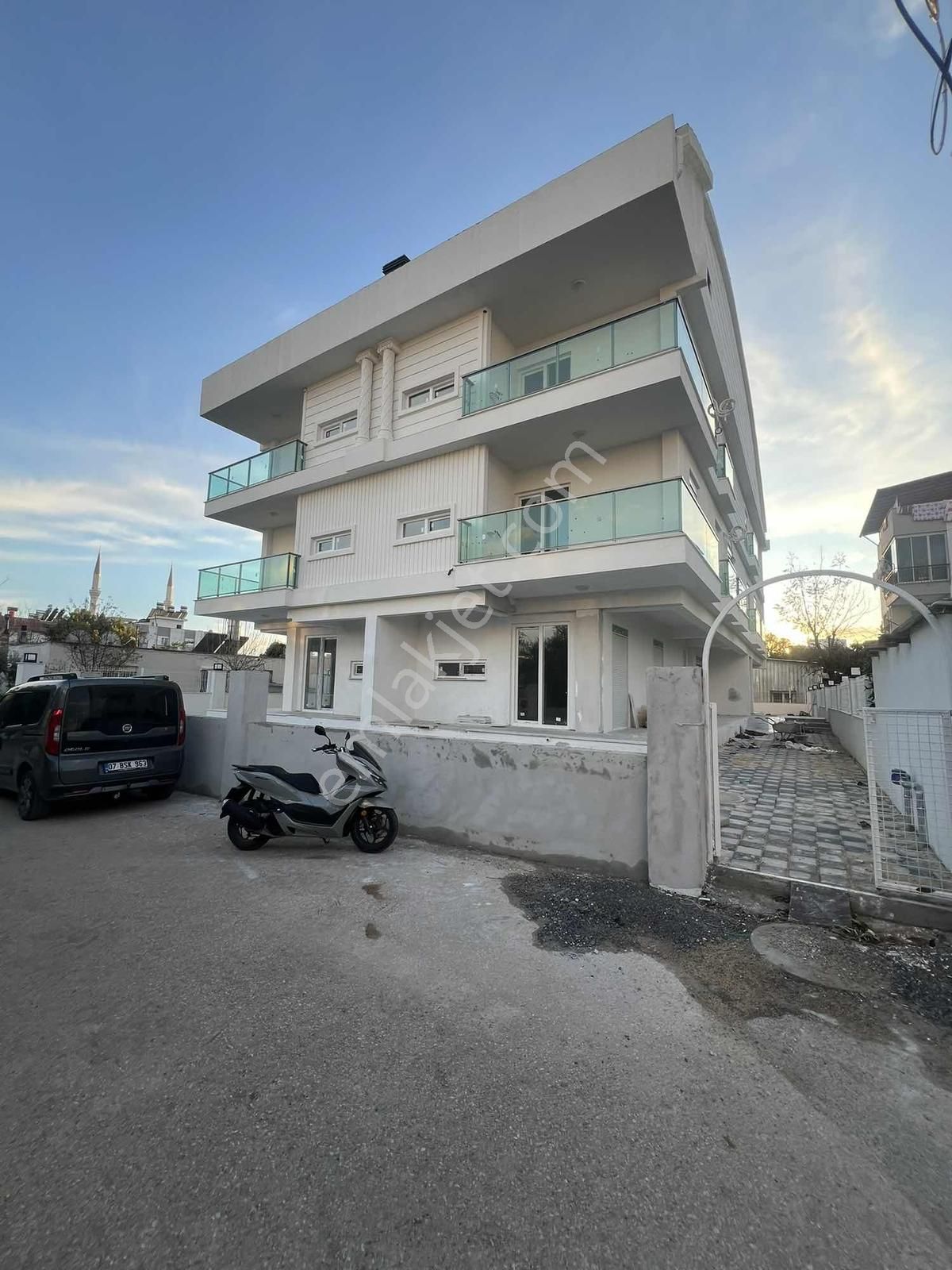 Altınovada Satılık 4+1 Sıfır Asansörlü Lüx Dubleks Daire