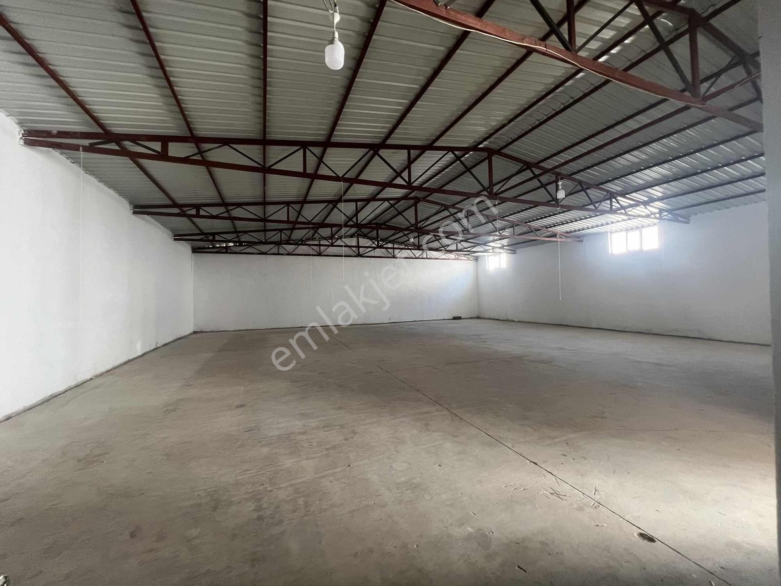 Altınova Sinanda Kiralık 1100 M2 Depo - Görsel 4