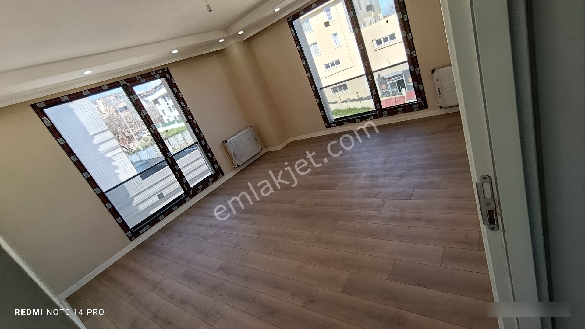 Avciılar Firizkoyde Sahibinden Muhteşem Manzaralı 2+1 Ebeveyn Banyolu Önü Full Açık Karanlık Odası - Görsel 11