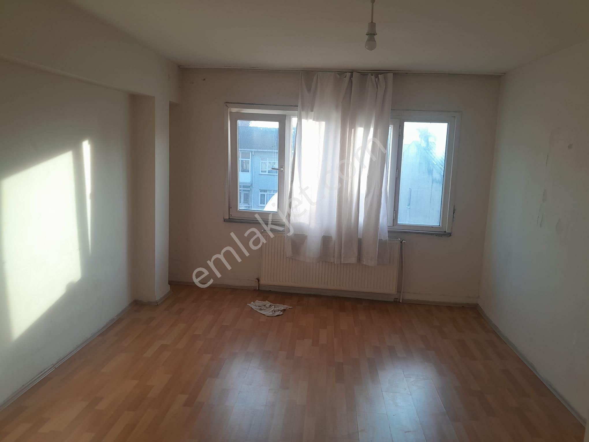 Bayrampaşa Demirkapı Caddesinde Şevvikkuvvete Yakın 1+1/75m2/3. Kat Kiralık Daire