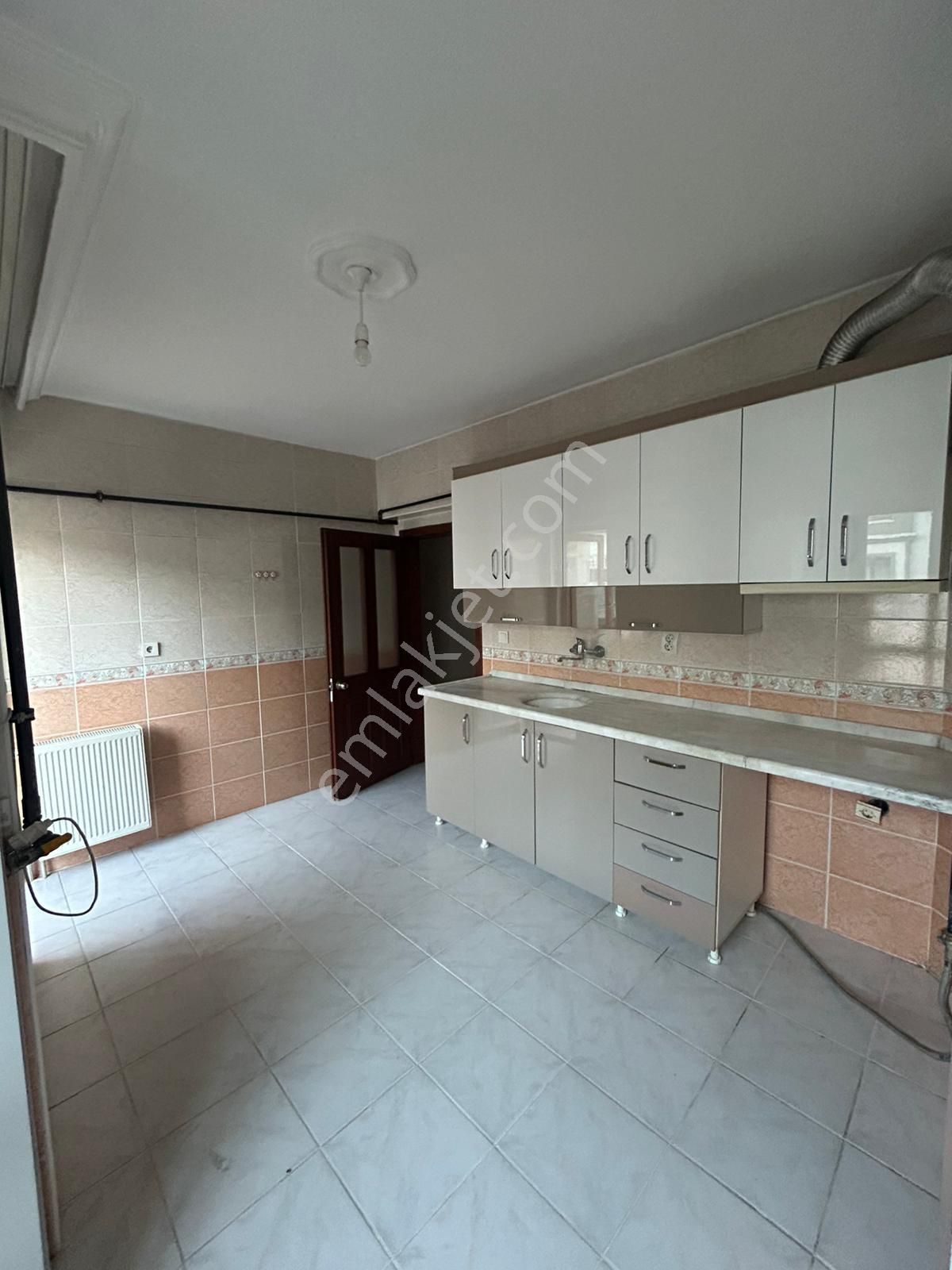 Geniş Kiralık Daire İsteyenlere Osmangazi Mah Orta Kat 3+1 Yapılı - Görsel 12