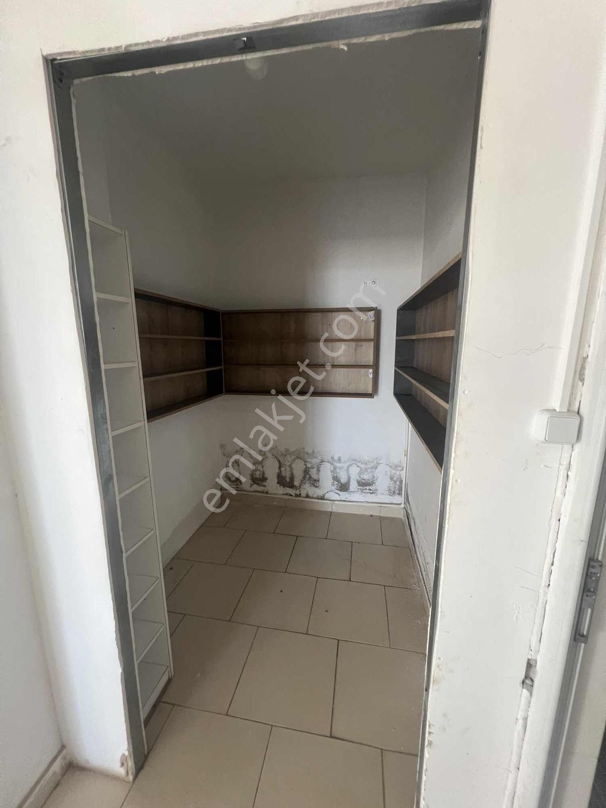 Altınovada Kiralık Ruhsatlı 580m2 İş Merkezi - Görsel 3