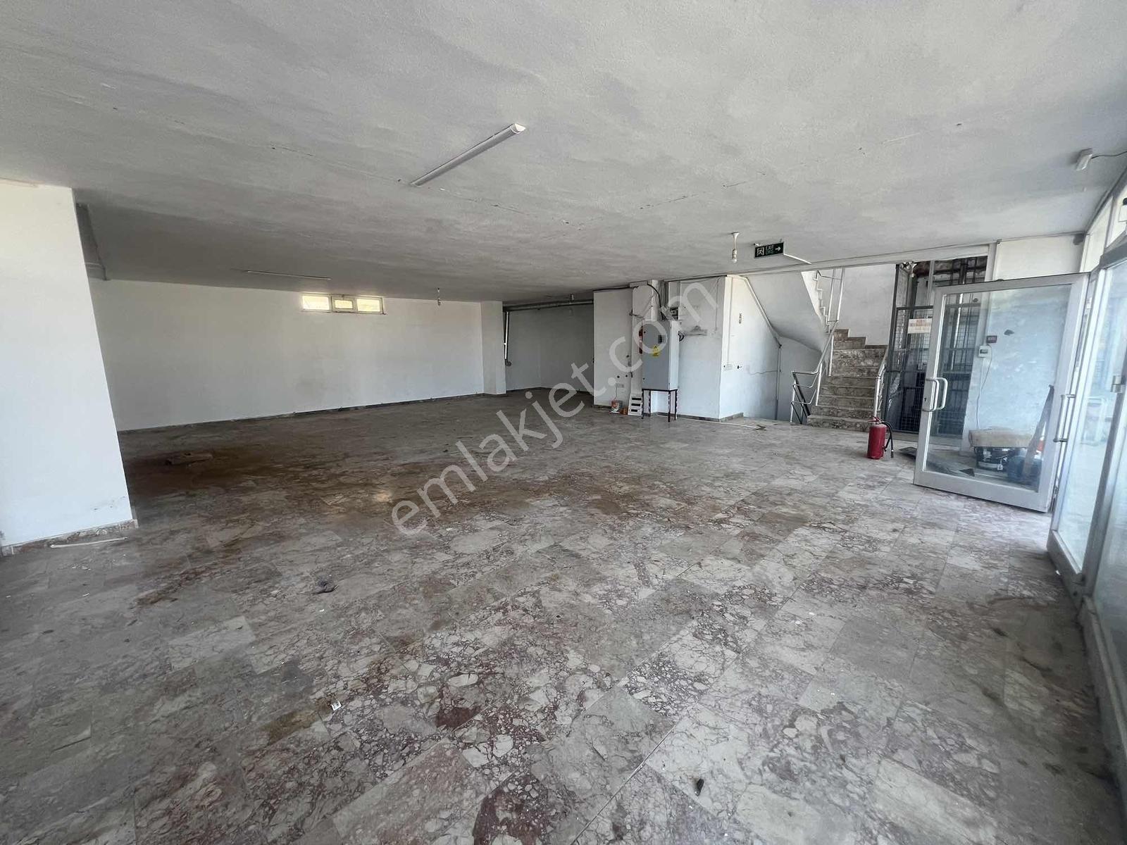 Altınovada Kiralık Ruhsatlı 580m2 İş Merkezi - Görsel 2
