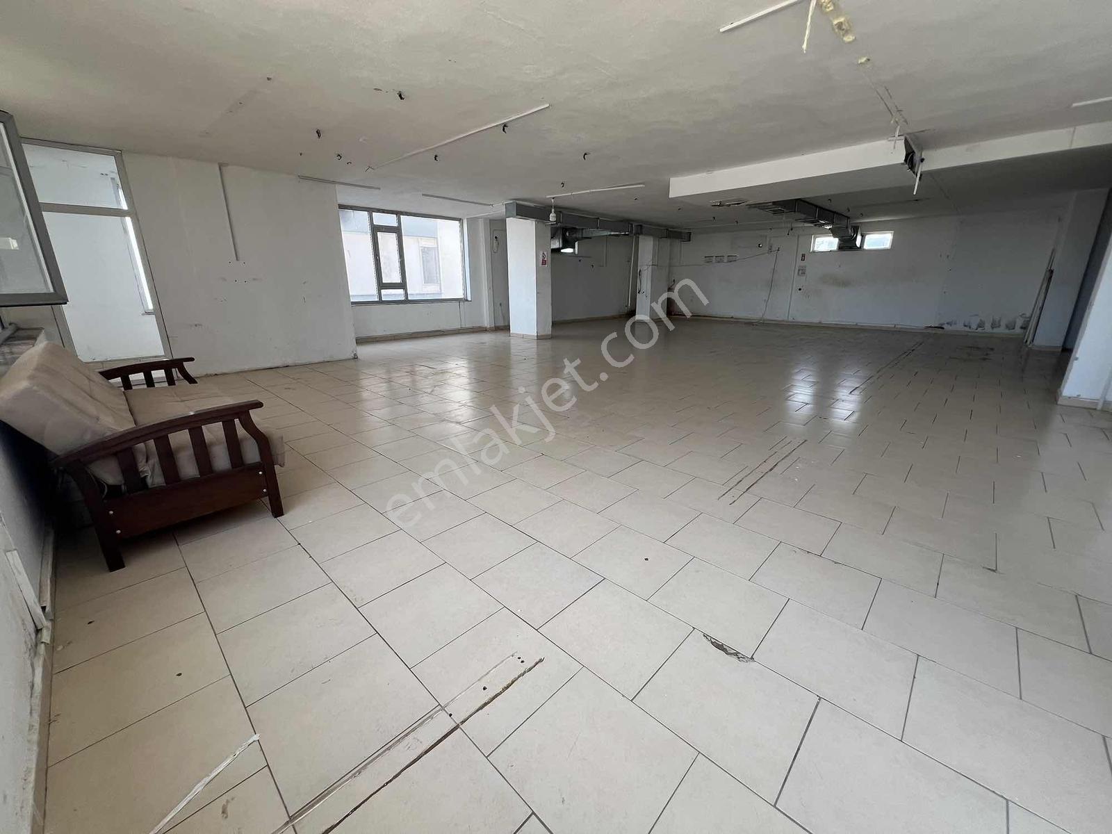 Altınovada Kiralık Ruhsatlı 580m2 İş Merkezi - Görsel 4