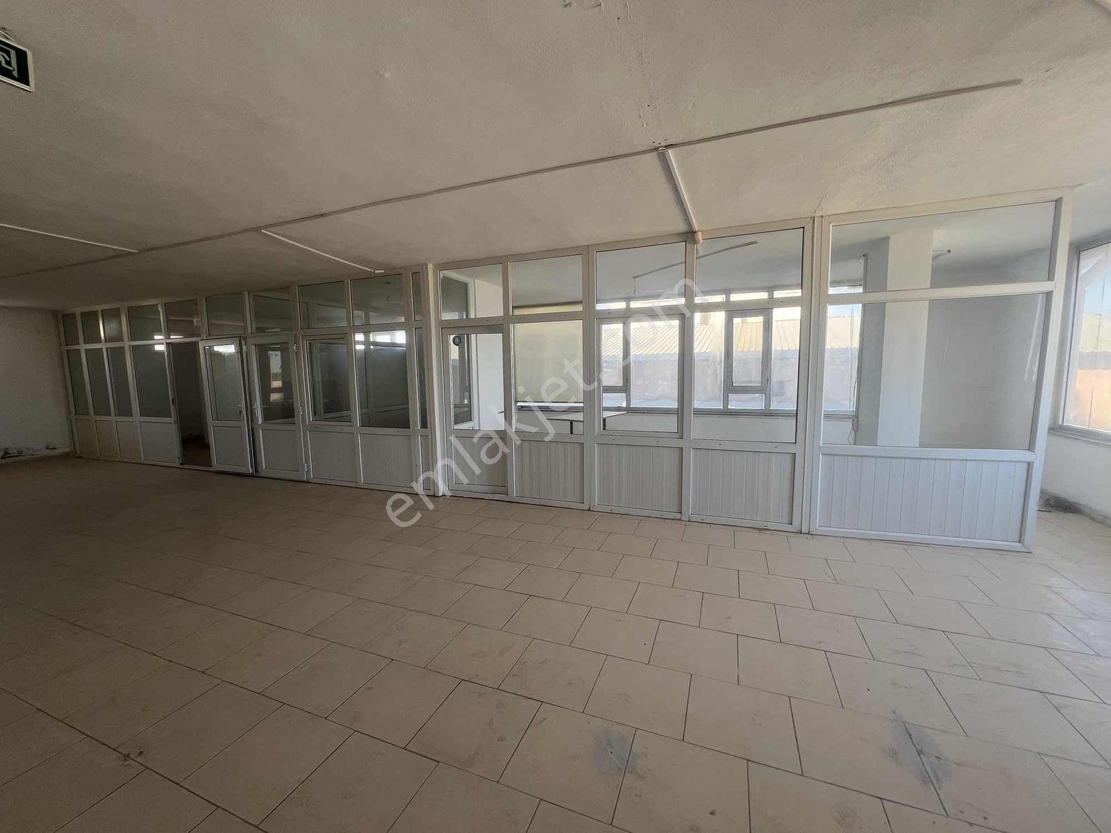 Altınovada Kiralık Ruhsatlı 580m2 İş Merkezi - Görsel 6