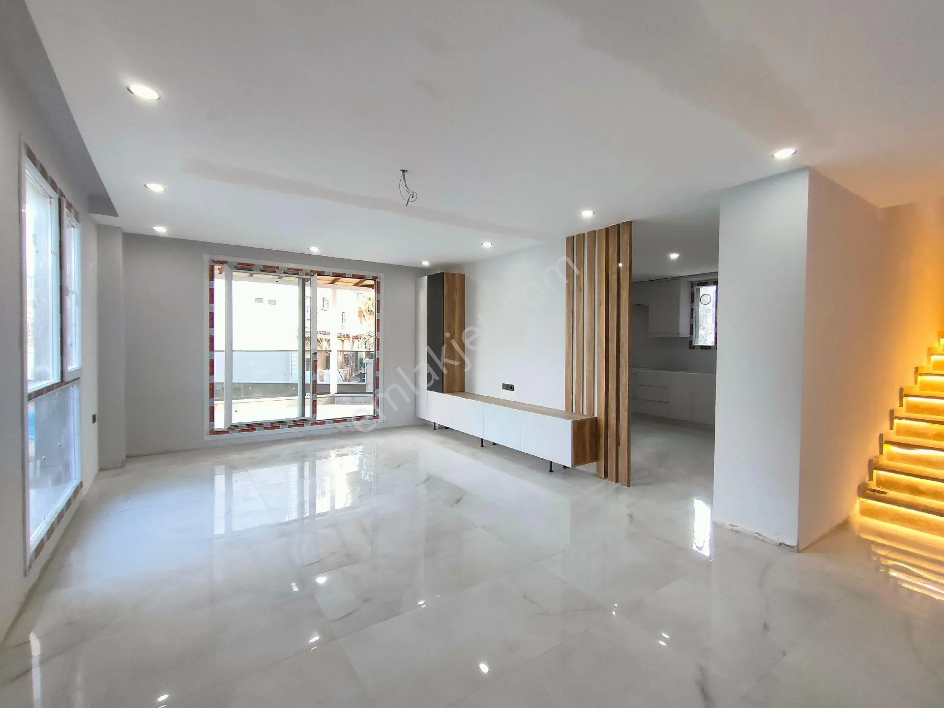 Firmamızdan Sahile Sıfır Sitede 2 Katlı Girişte Odalı - Görsel 2