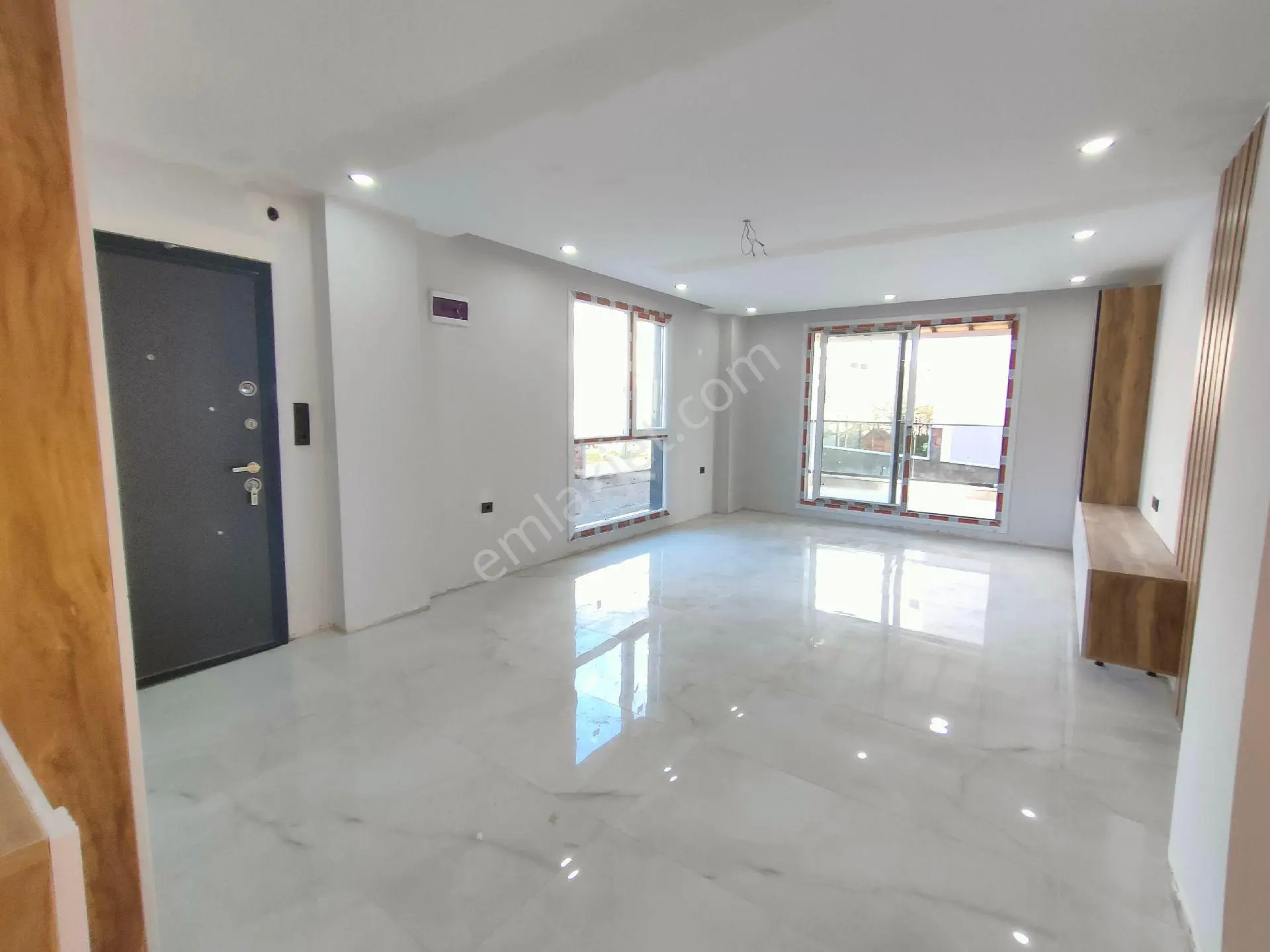 Firmamızdan Sahile Sıfır Sitede 2 Katlı Girişte Odalı - Görsel 3