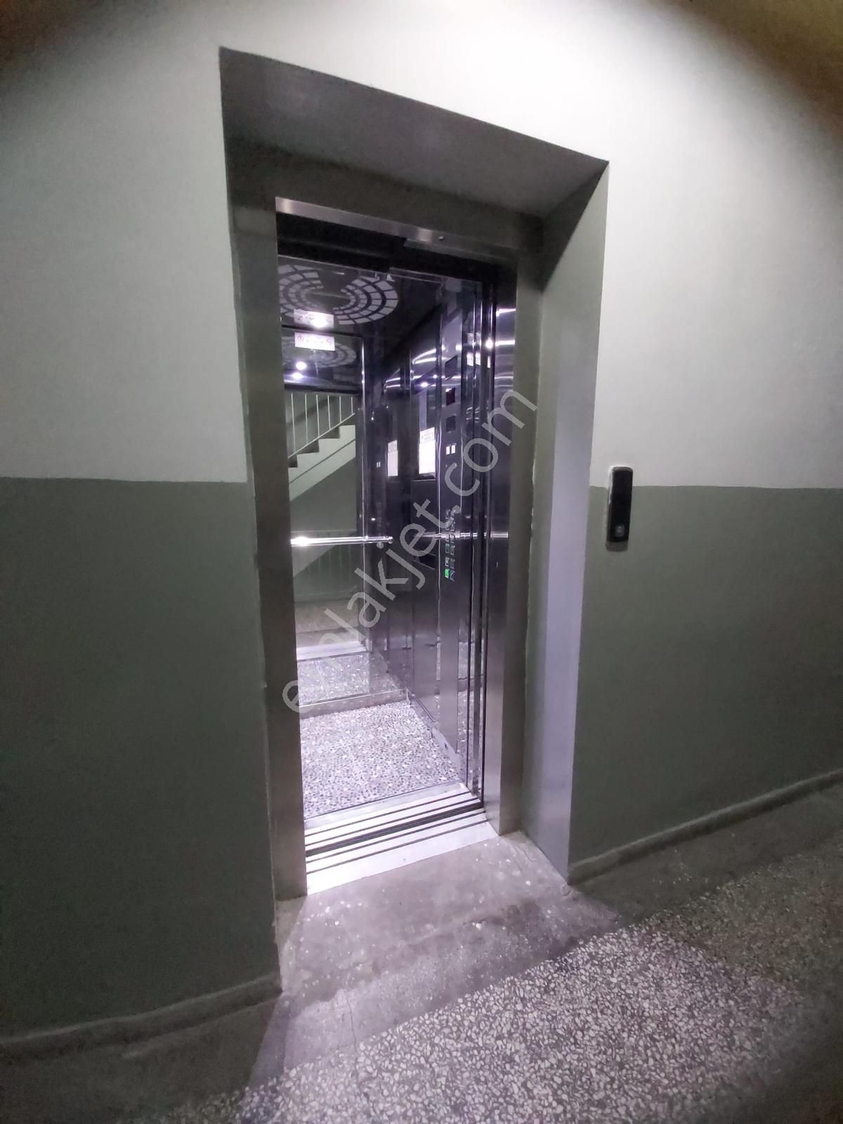 Demetevler 401.caddede Asansörlü 2.kat 3+1 Satılık Daire - Görsel 19