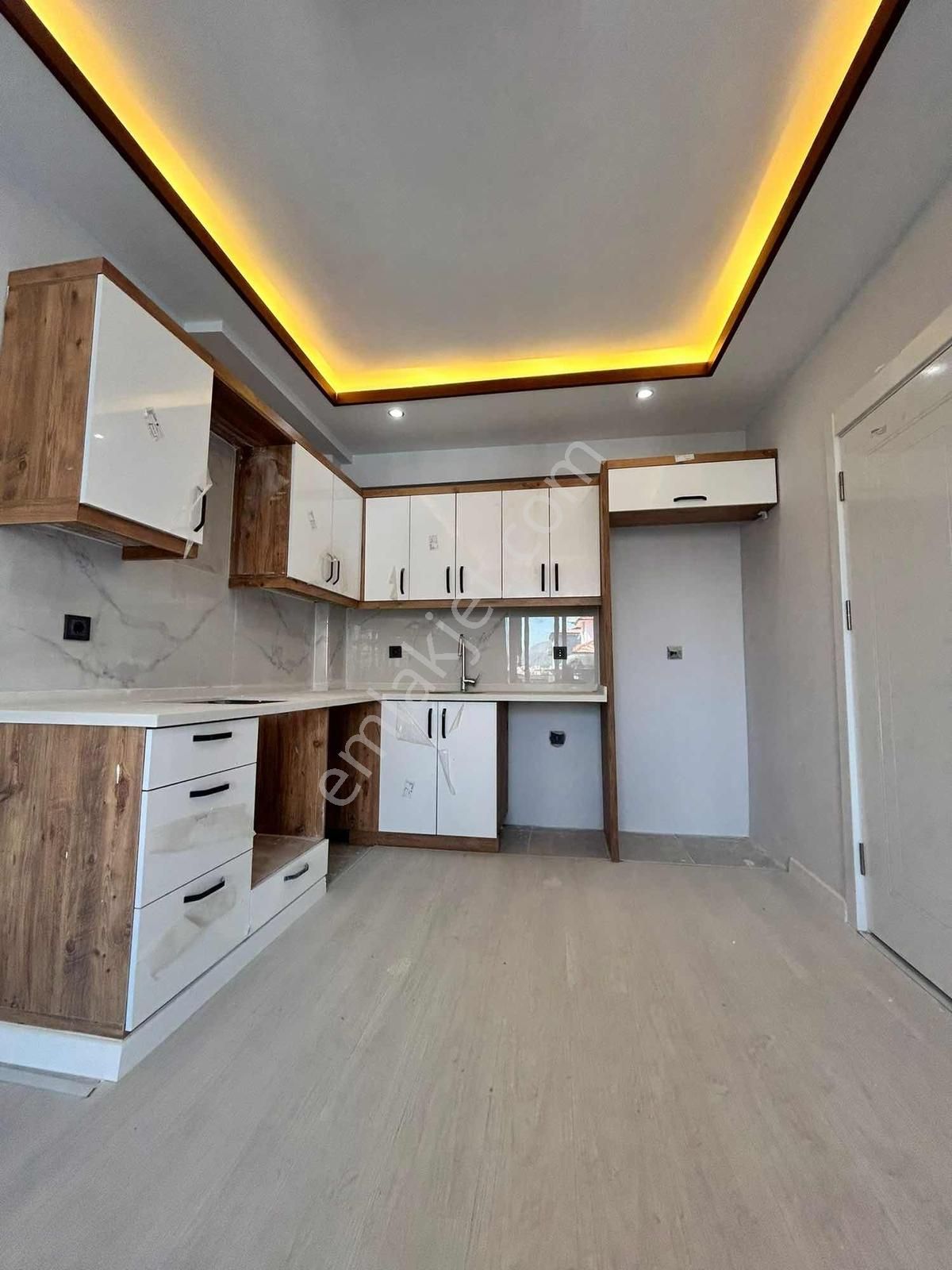 Velioglu Gayrimenkul'den Hürıyet Mahlesinde Kiralık