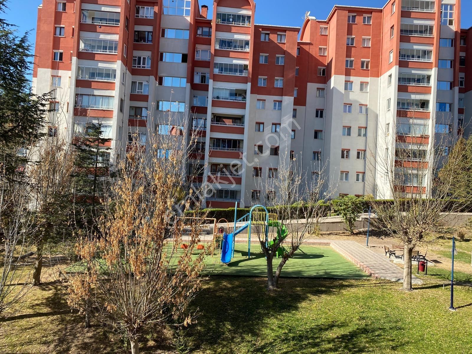 Ulaş Emlak Elvankent Gimsa Karşısı Çift Asansörlü Yapılı 3. Kat