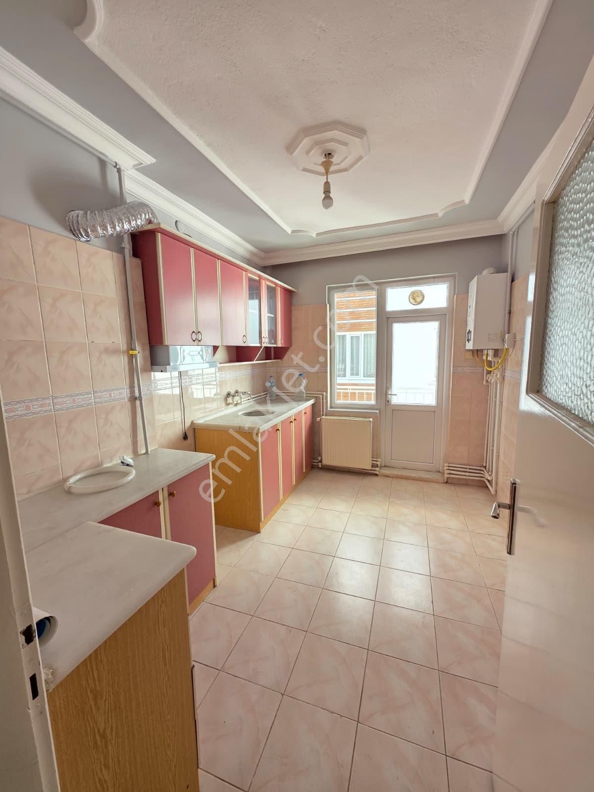 Akçay Emlak'tan Akşehir Koşuyolunda Satılık Asansörlü Ara Kat 3+1 Daire