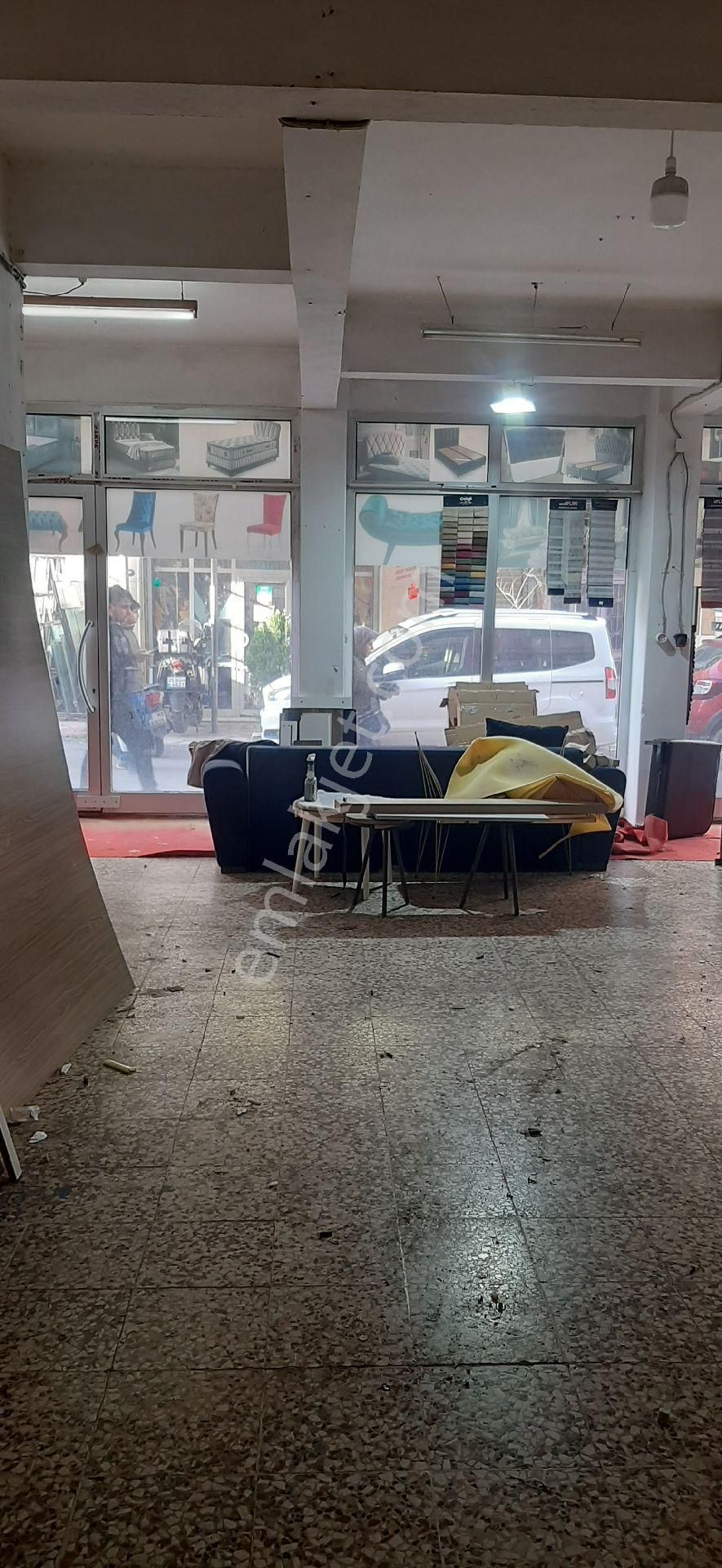 Karabaglar Yunus Emre Mahalleside Kiralık 120mt Dükan - Görsel 13