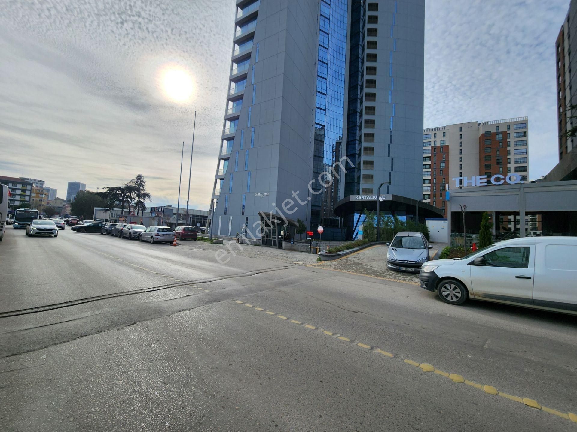 Kadiköy - Sabiha Gökçen Havalimanı Metro Yanı Kartal Kule Teraslı Kiralık 1+0 Ofis -dekorasyonlu- - Görsel 32