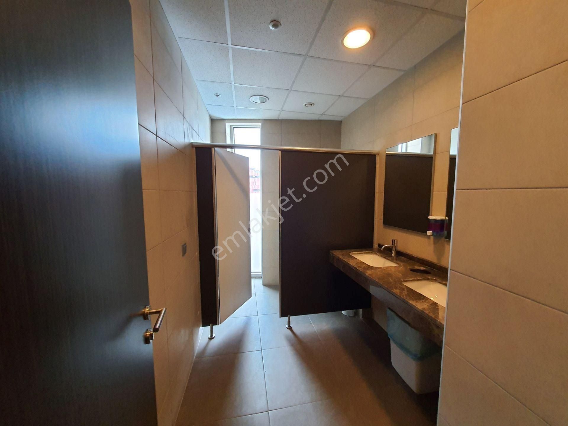Kadiköy - Sabiha Gökçen Havalimanı Metro Yanı Kartal Kule Teraslı Kiralık 1+0 Ofis -dekorasyonlu- - Görsel 16