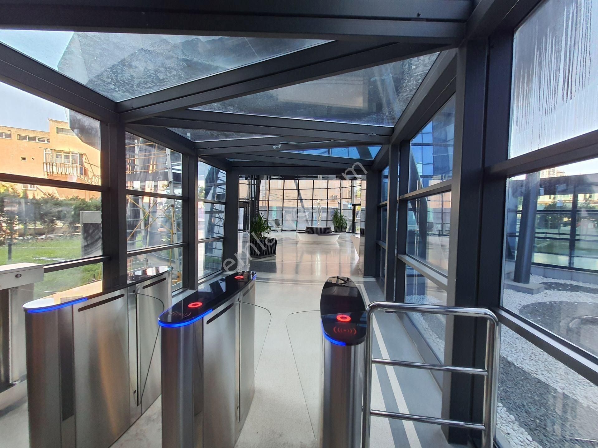 Kadiköy - Sabiha Gökçen Havalimanı Metro Yanı Kartal Kule Teraslı Kiralık 1+0 Ofis -dekorasyonlu- - Görsel 21