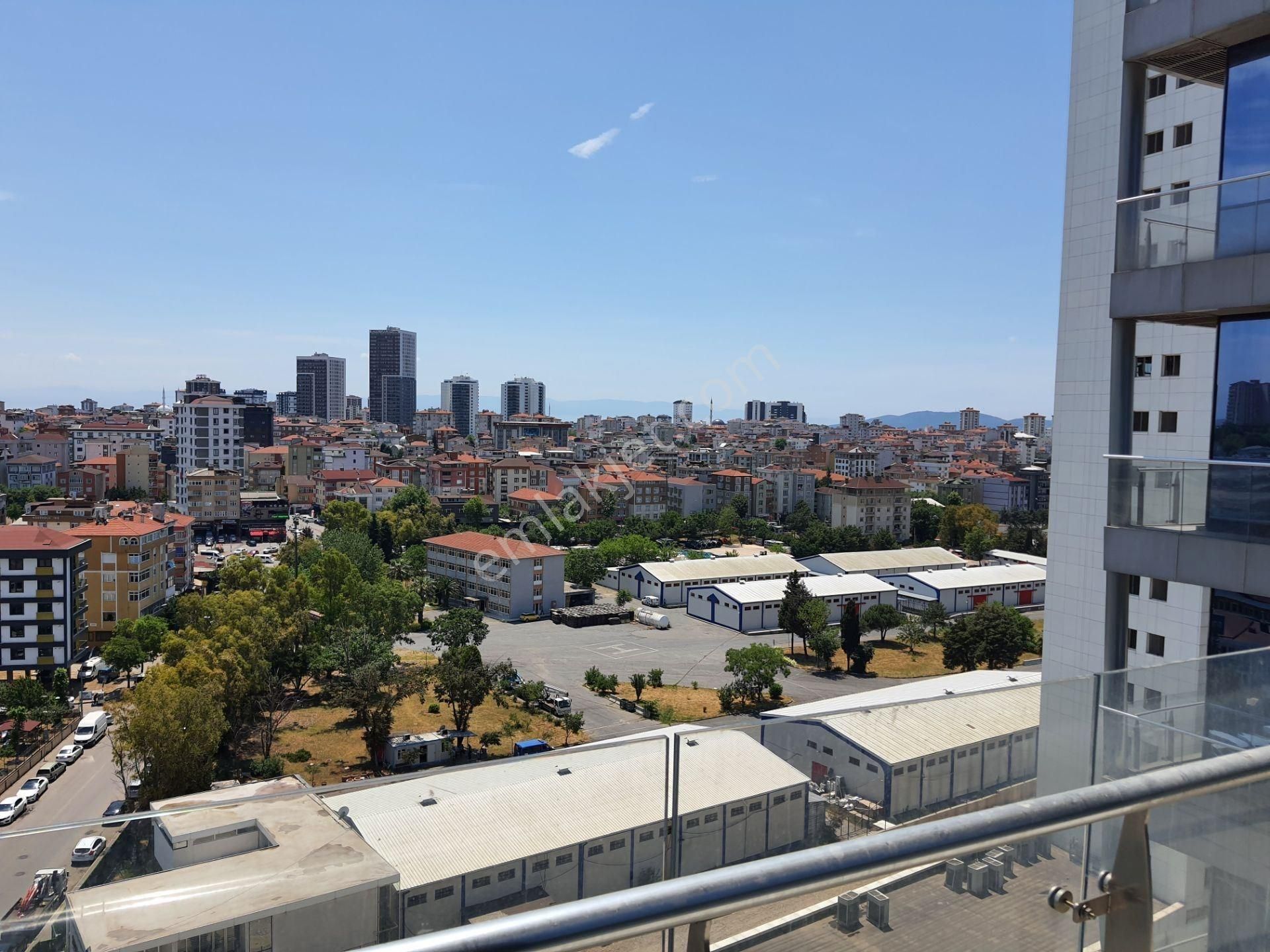 Kadiköy - Sabiha Gökçen Havalimanı Metro Yanı Kartal Kule Teraslı Kiralık 1+0 Ofis -dekorasyonlu-