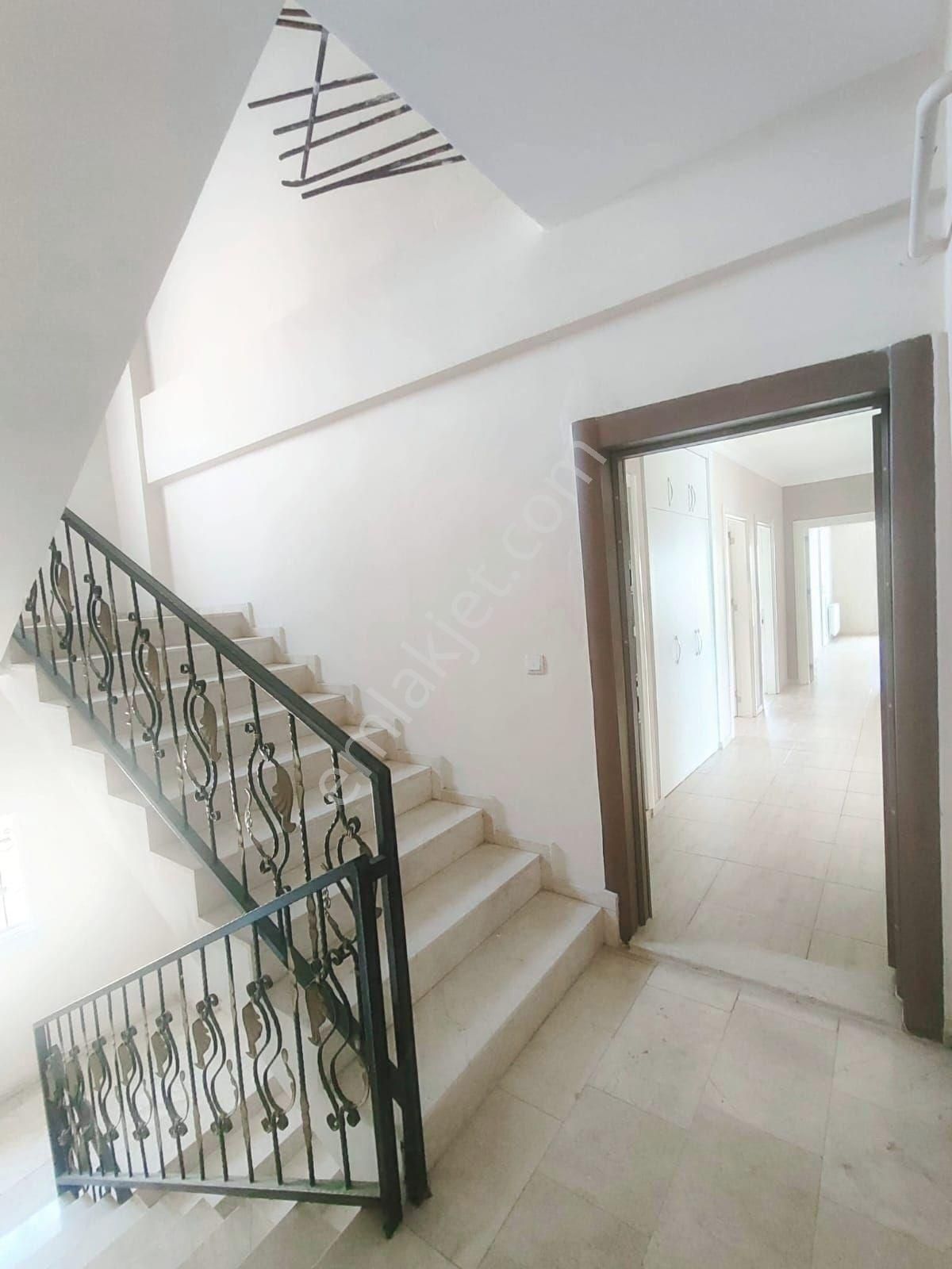 Satılık Mersin Korukent'te Üç Katlı Bahçeli Müstakil Ev 5+1 - Görsel 11