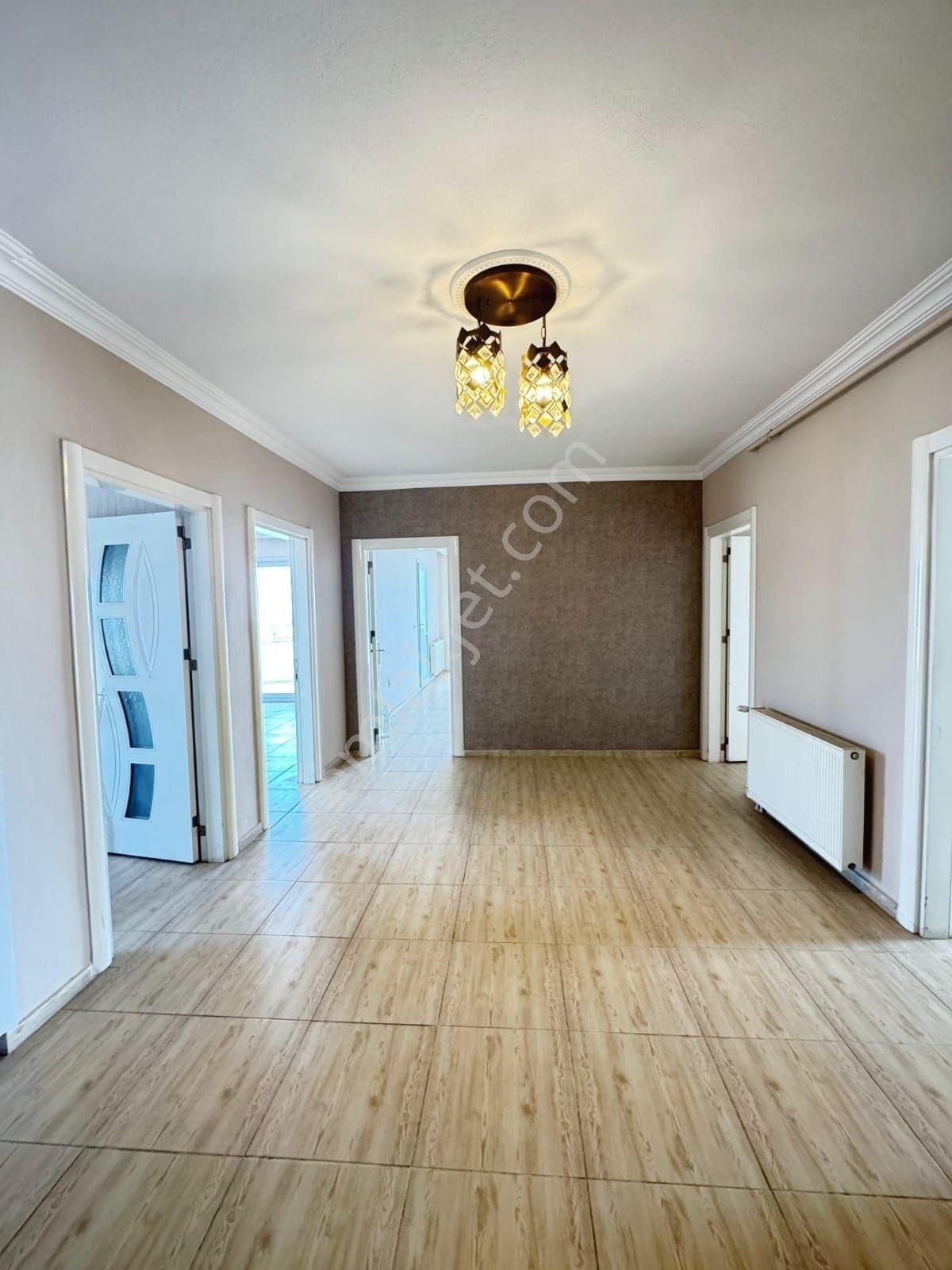 Satılık Mersin Korukent'te Üç Katlı Bahçeli Müstakil Ev 5+1 - Görsel 15