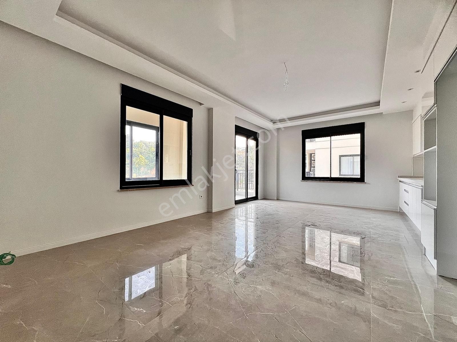 Oba'da Merkezi Konumda Kiralık 1+1 Geniş Daire - Görsel 32