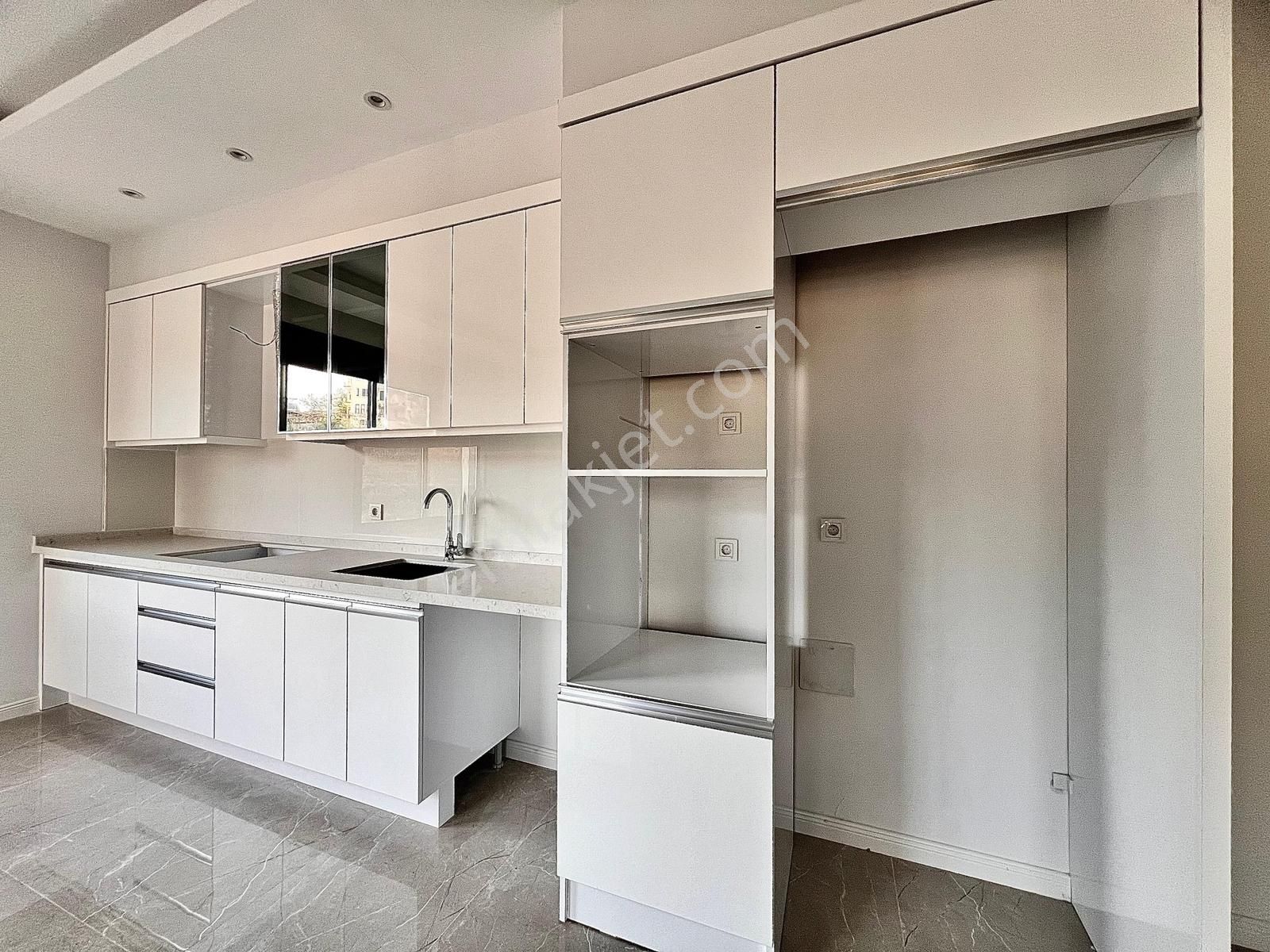 Oba'da Merkezi Konumda Kiralık 1+1 Geniş Daire - Görsel 14