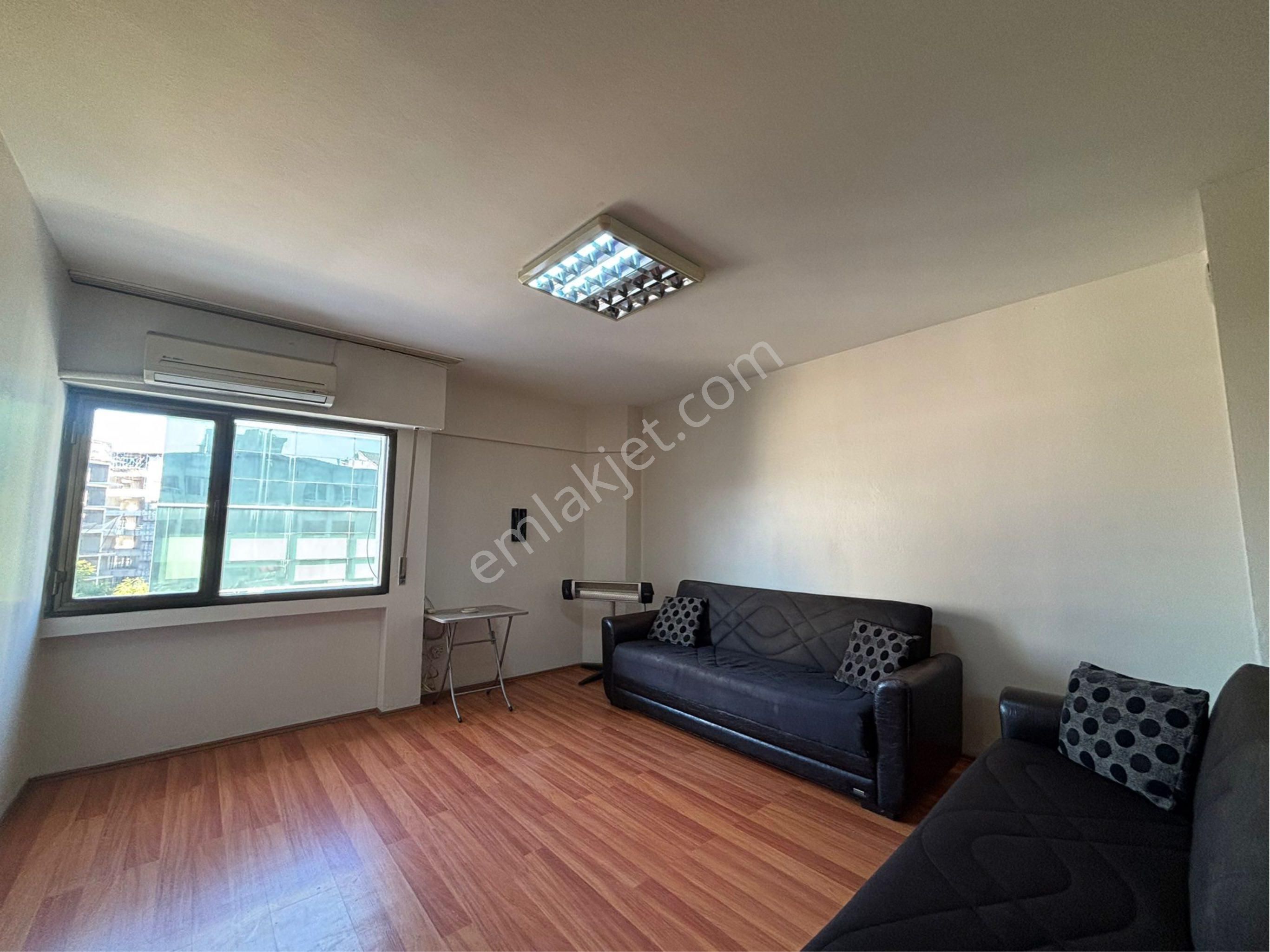 Alsancak Özel Sağlık Karşısı 1+1 Balkonlu 5. Kat Kiralık Daire!