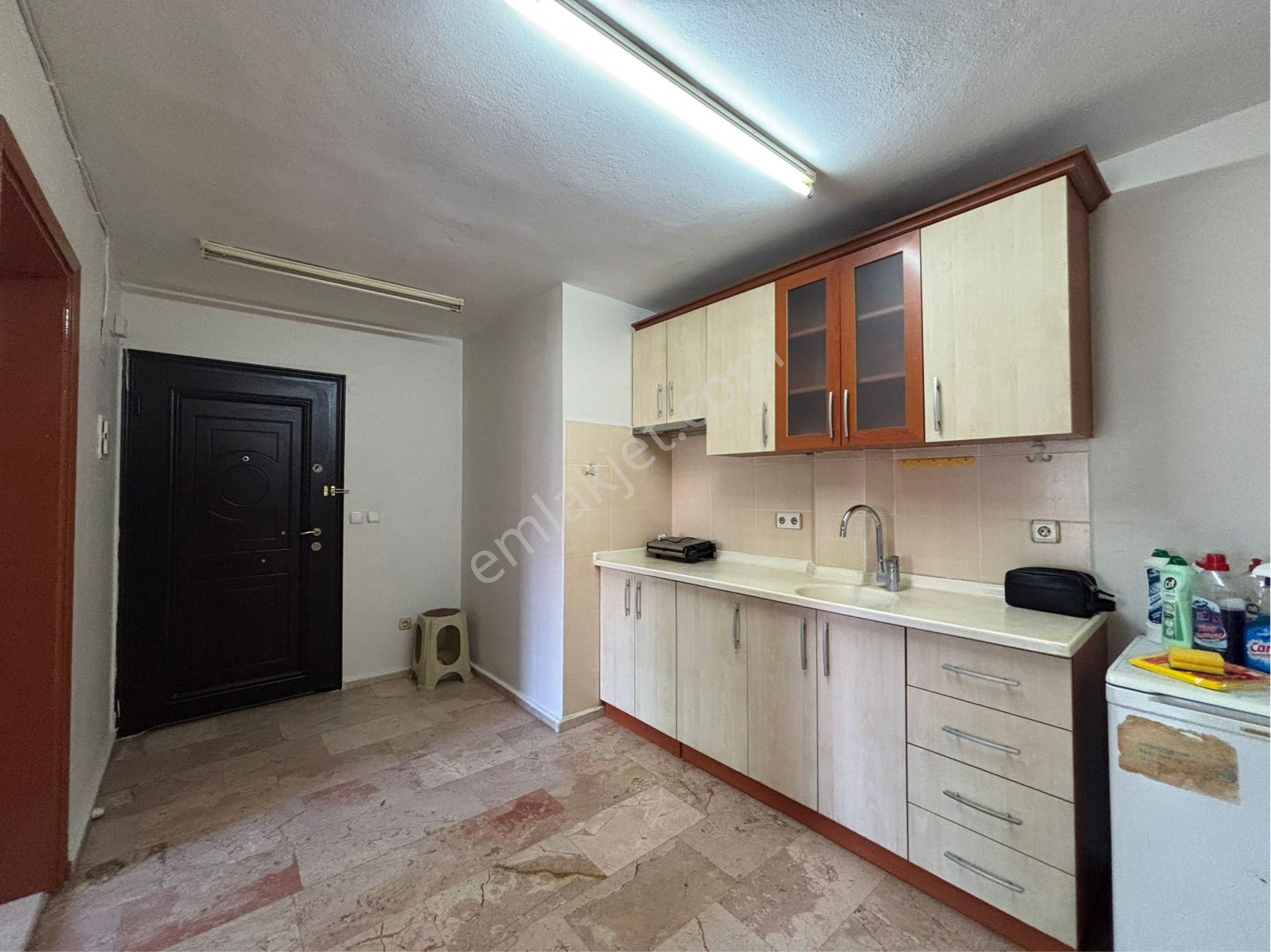 Alsancak Özel Sağlık Karşısı 1+1 Balkonlu 5. Kat Kiralık Daire! - Görsel 5