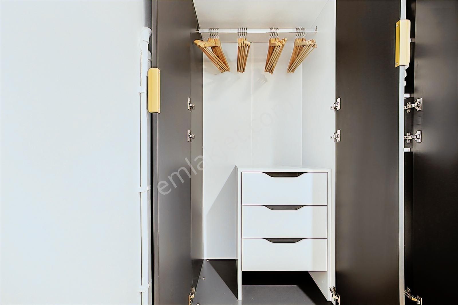 Teşvikiye'de İçi Yapılı Özel Tasarım Full Eşyalı Kiralık 2+1 - Görsel 11