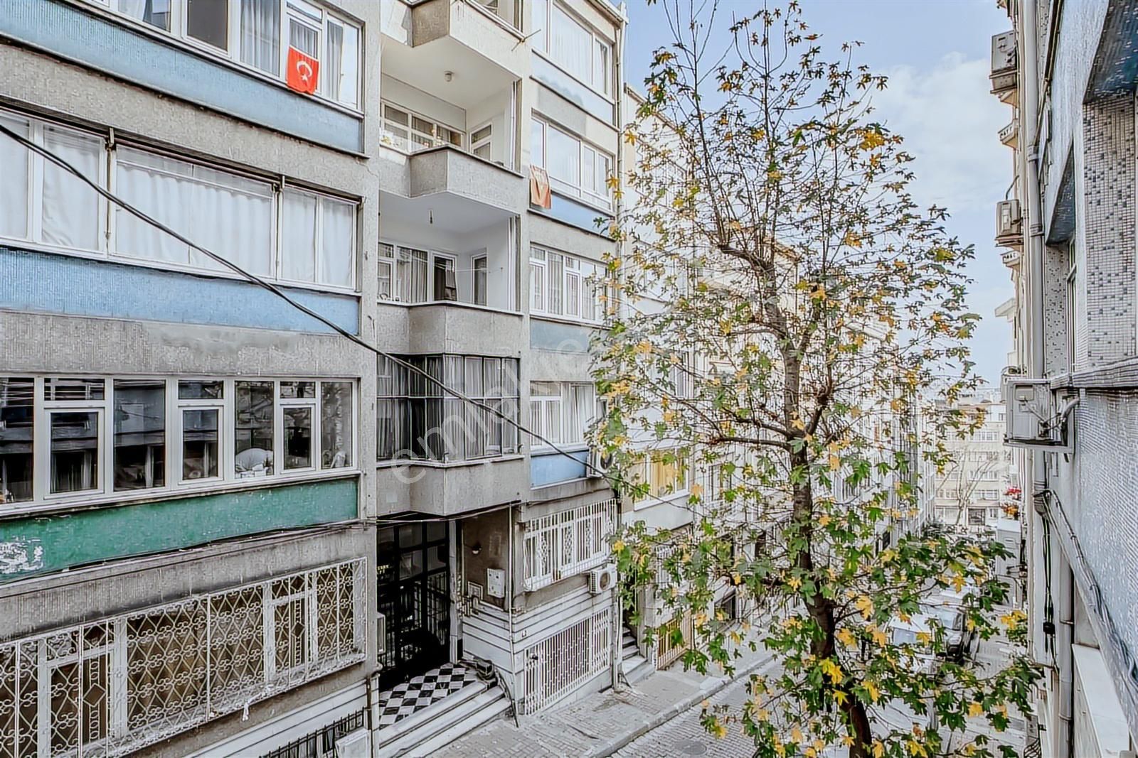Teşvikiye'de İçi Yapılı Özel Tasarım Full Eşyalı Kiralık 2+1 - Görsel 10
