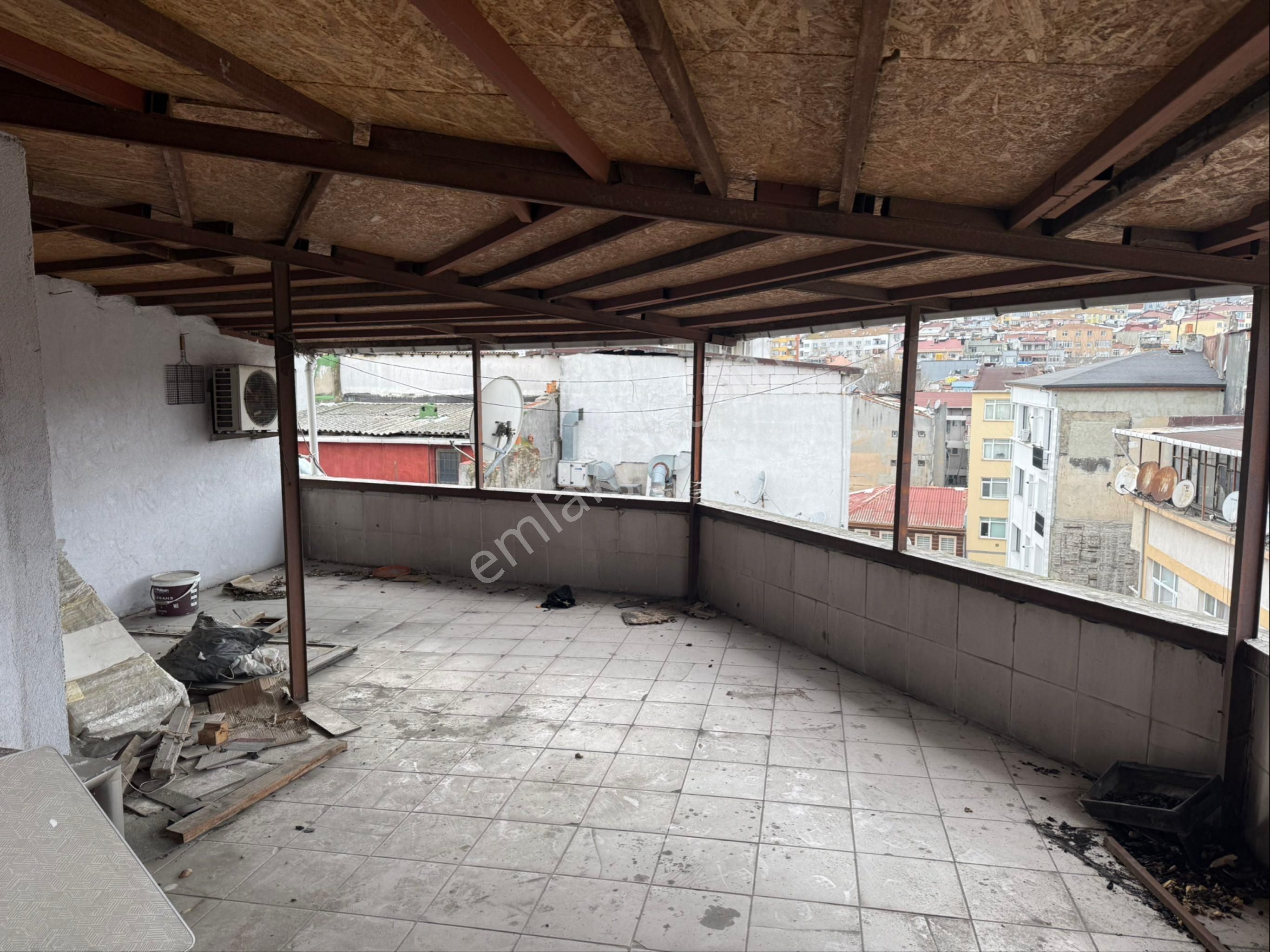 Beyoğlu Kasımpaşa'da Deniz Yakını, 4 Katlı + Dükkan Komple Bina - Görsel 14