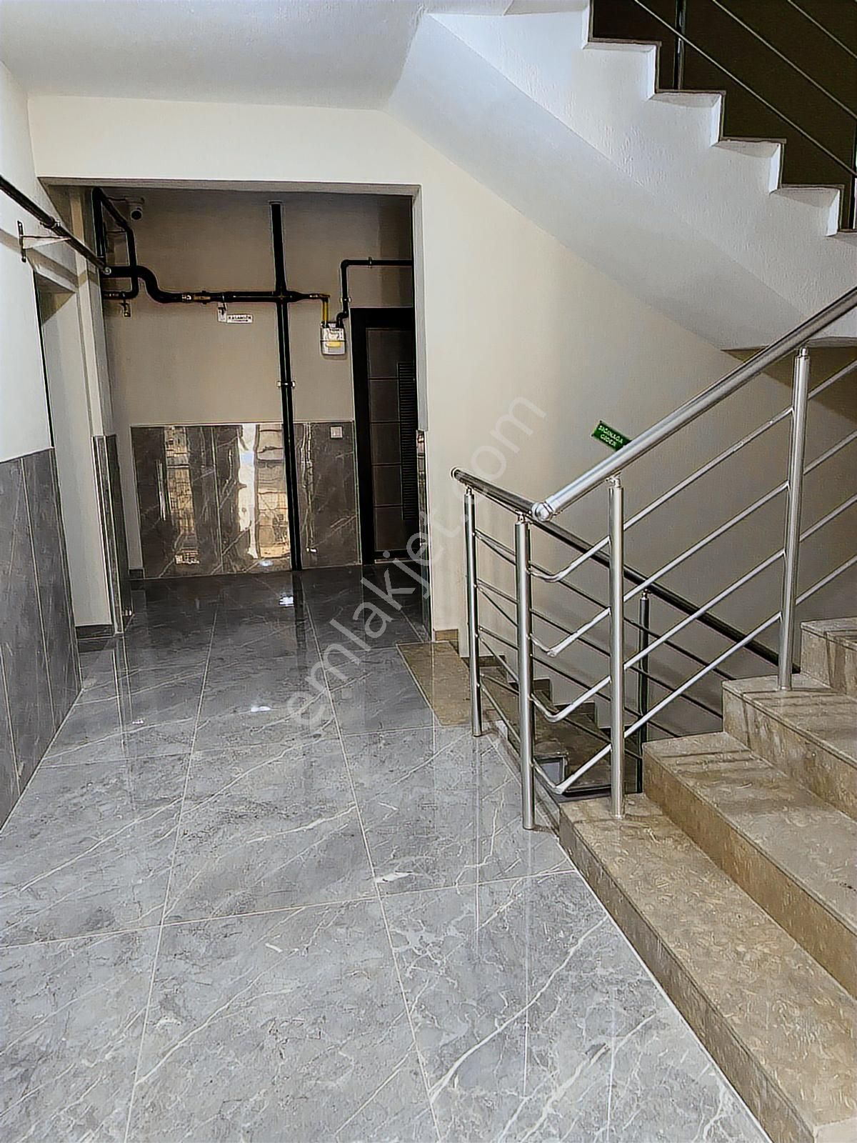 Bergama Zafer Mahallesinde Kiralık 1+1 Kiralık Full Eşyalı Daire - Görsel 2