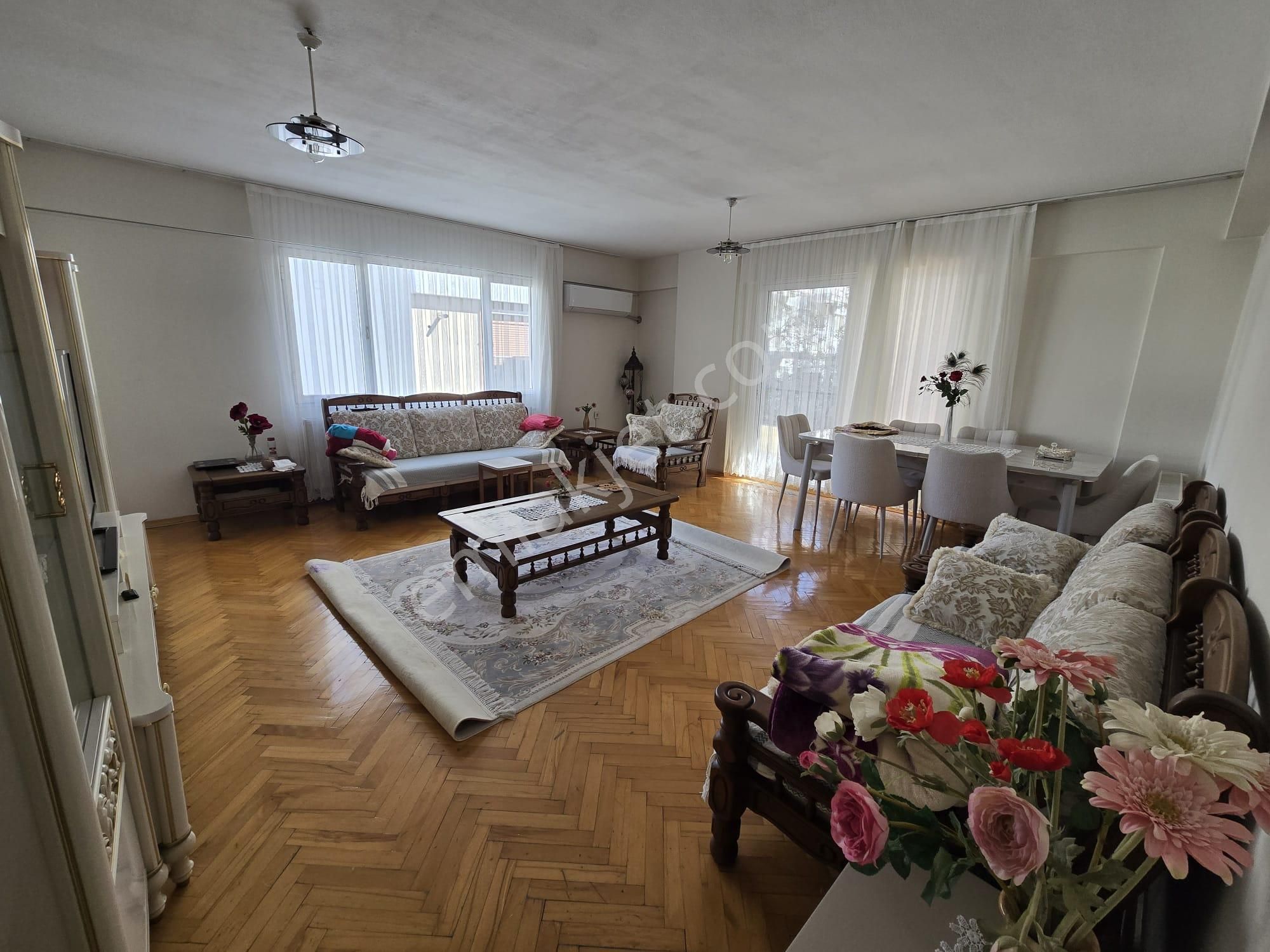 Balçovada Metro Yakını D.gazlı Arakat 143 M.kare Satılık 3+1 Daire - Görsel 2