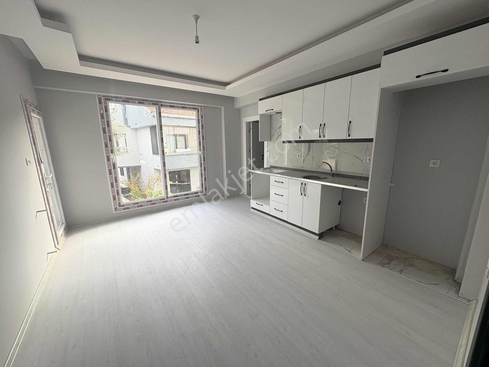 Yatırımlık Kredi İmkanı Olan Bahçe Nizam Sıfır 1+1 Satılık Daire