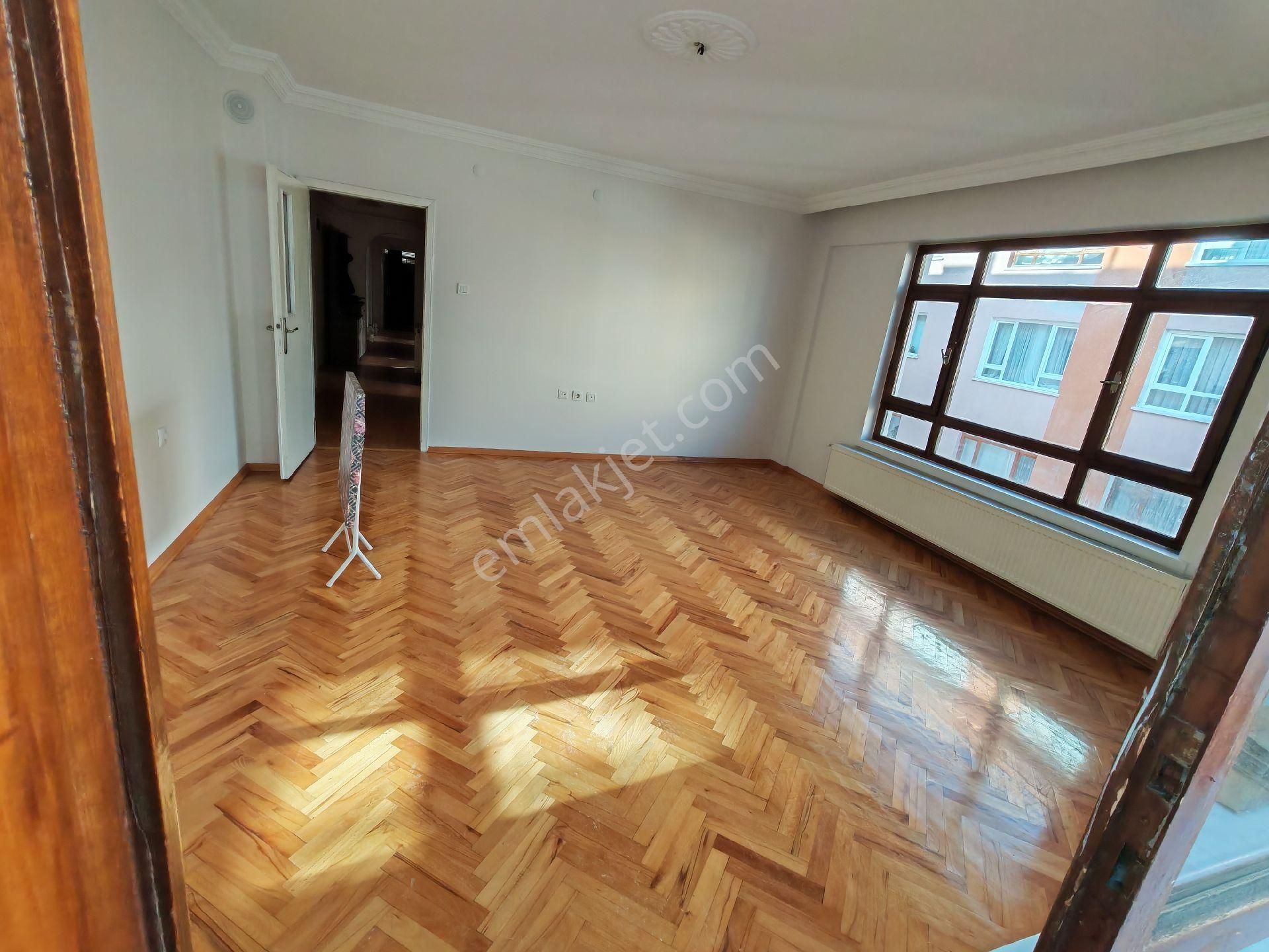 Kuşcağızda Cadde Üzerinde 3+1 Daire - Görsel 2