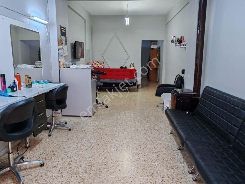 Lise Yolunda İşlek Noktada Satılık Dükkan - Görsel 15