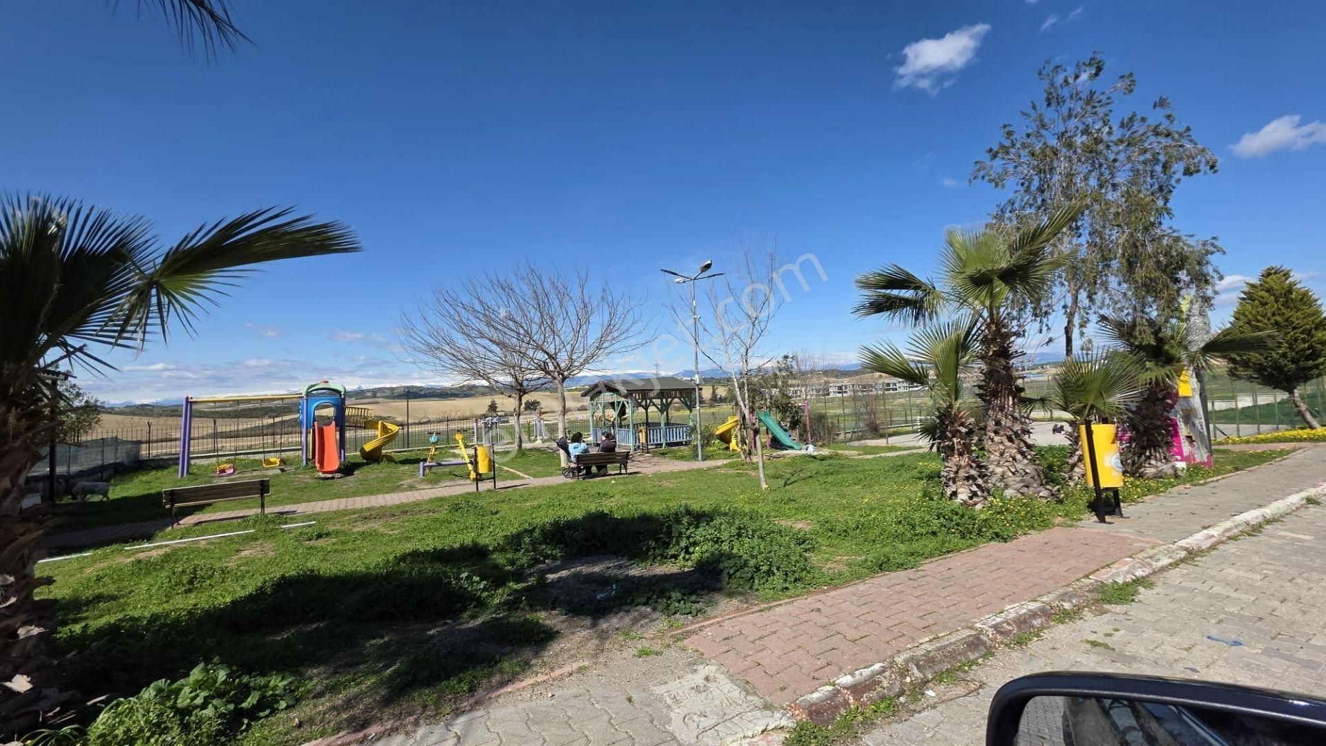 Berrin Nadir'den Doğa İçinde Yatay Mimari Bahçe Katı Kapalı Mutfak Site İçi 3+1 - Görsel 2