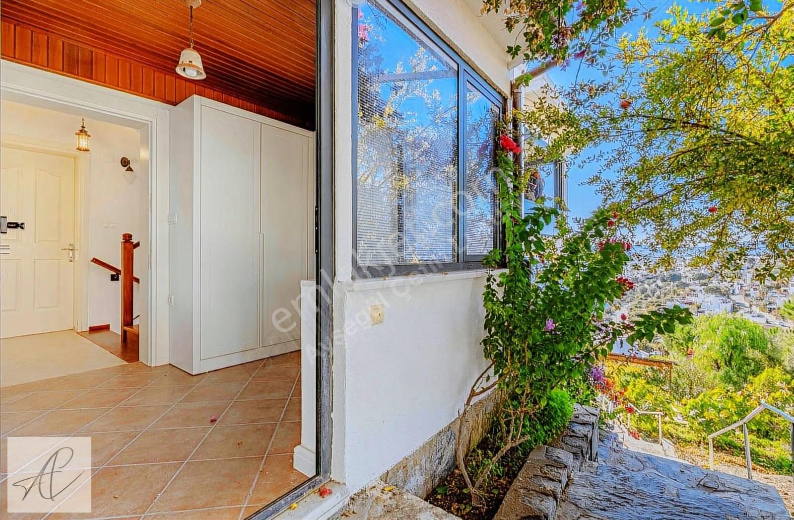 Bitez, Aktur, C Mahallesi Alangülü'nde, Tamamen Yenilenmiş Villa - Görsel 22