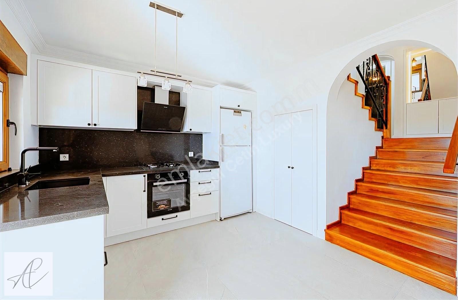 Bitez, Aktur, C Mahallesi Alangülü'nde, Tamamen Yenilenmiş Villa - Görsel 27