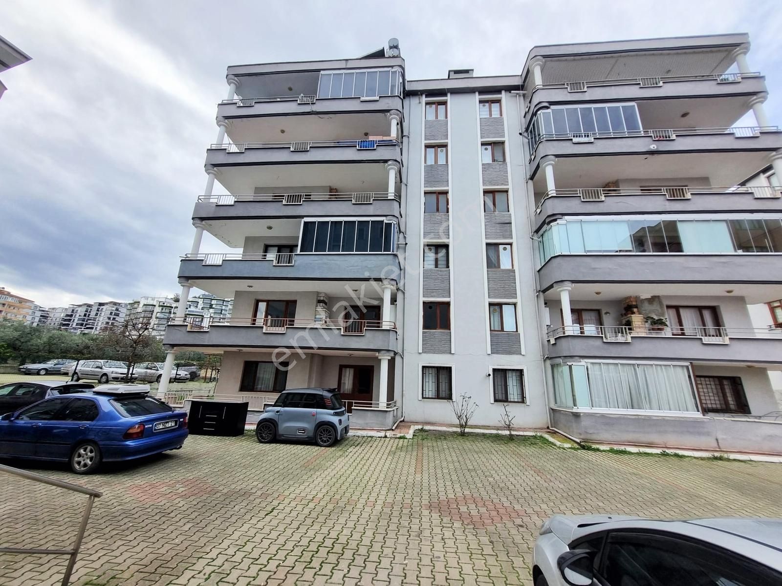 Güzelyalı Siteler Mah. Site İçinde Eşyalı Satılık 1+1 Daire