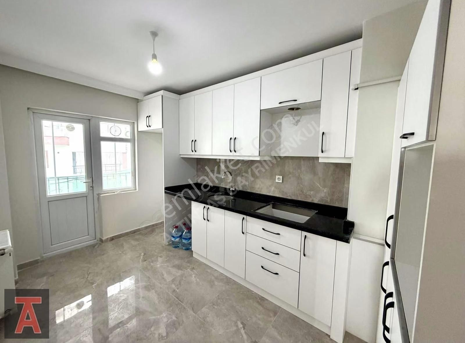 İstasyon Mah'de Ara Katta Full Yapılı Fuzul Eve Uygun 3+1 Daire