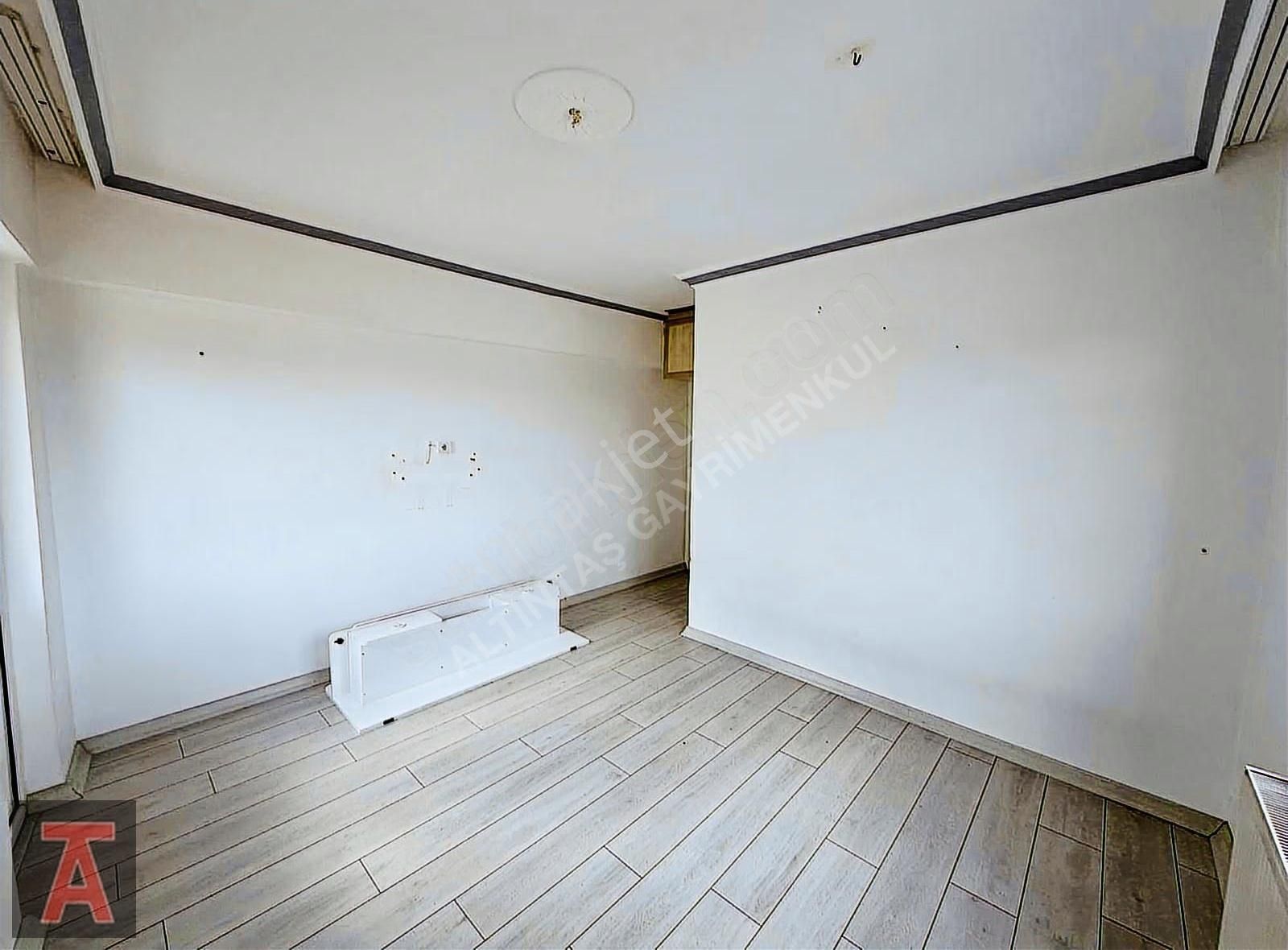 30 Ağustos Mah'de Ara Katta Yatırıma Oturuma Uygun 3+1 - Görsel 5