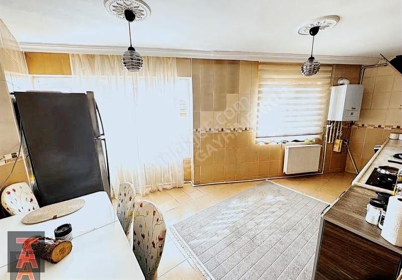 30 Ağustos Mah'de Geniş Metrekare Yapılı Ara Kat 3+1 Daire - Görsel 14