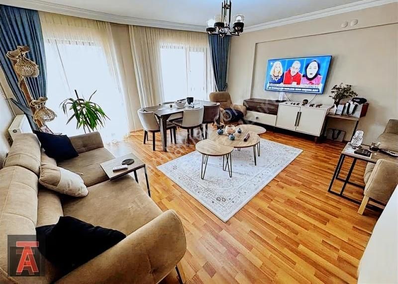 30 Ağustos Mah'de Geniş Metrekare Yapılı Ara Kat 3+1 Daire - Görsel 5