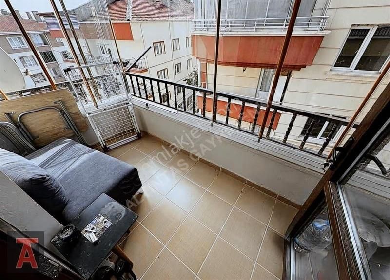 30 Ağustos Mah'de Geniş Metrekare Yapılı Ara Kat 3+1 Daire - Görsel 4