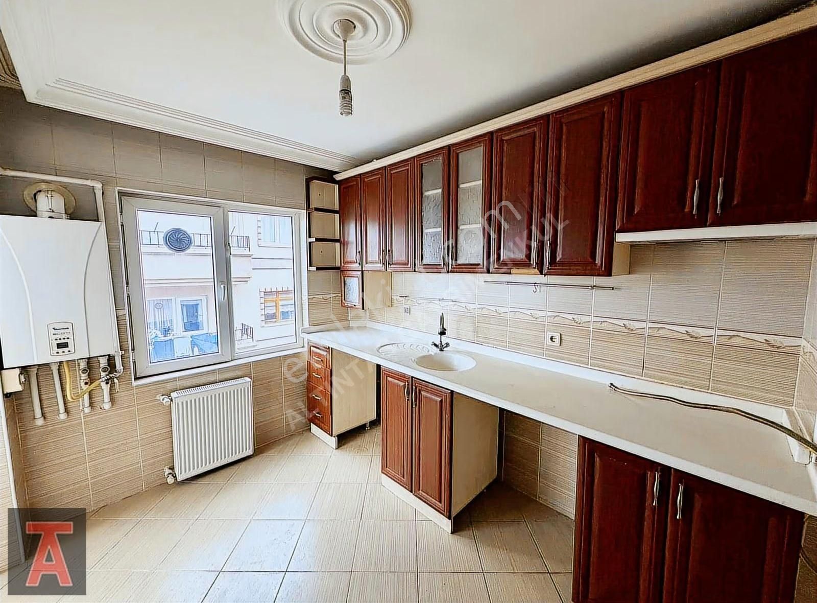 Kazım Karabekir Mah'de Ara Katta 3+1 Kiralık Daire