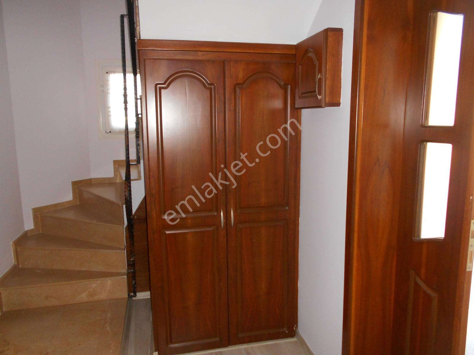 Cadde Üzerinde Doğal Taş Kaplamalı Triplex Villa - Görsel 13