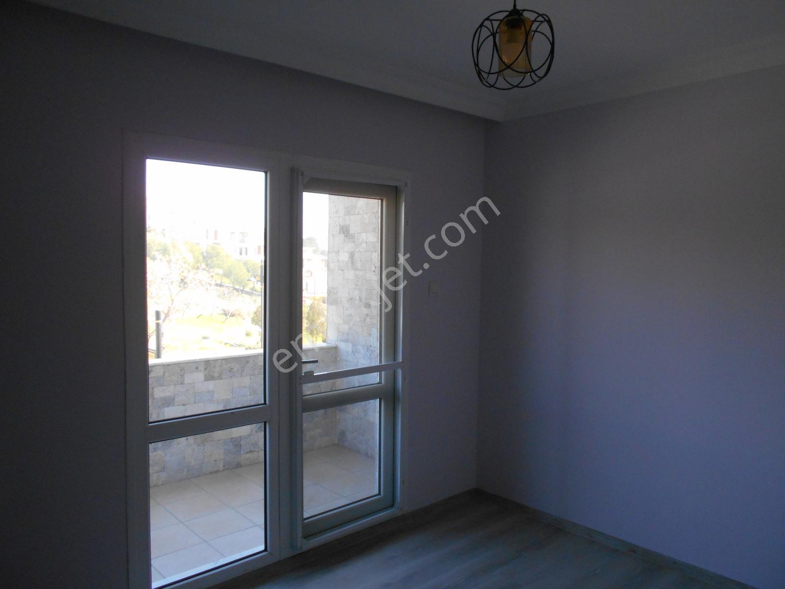 Cadde Üzerinde Doğal Taş Kaplamalı Triplex Villa - Görsel 23