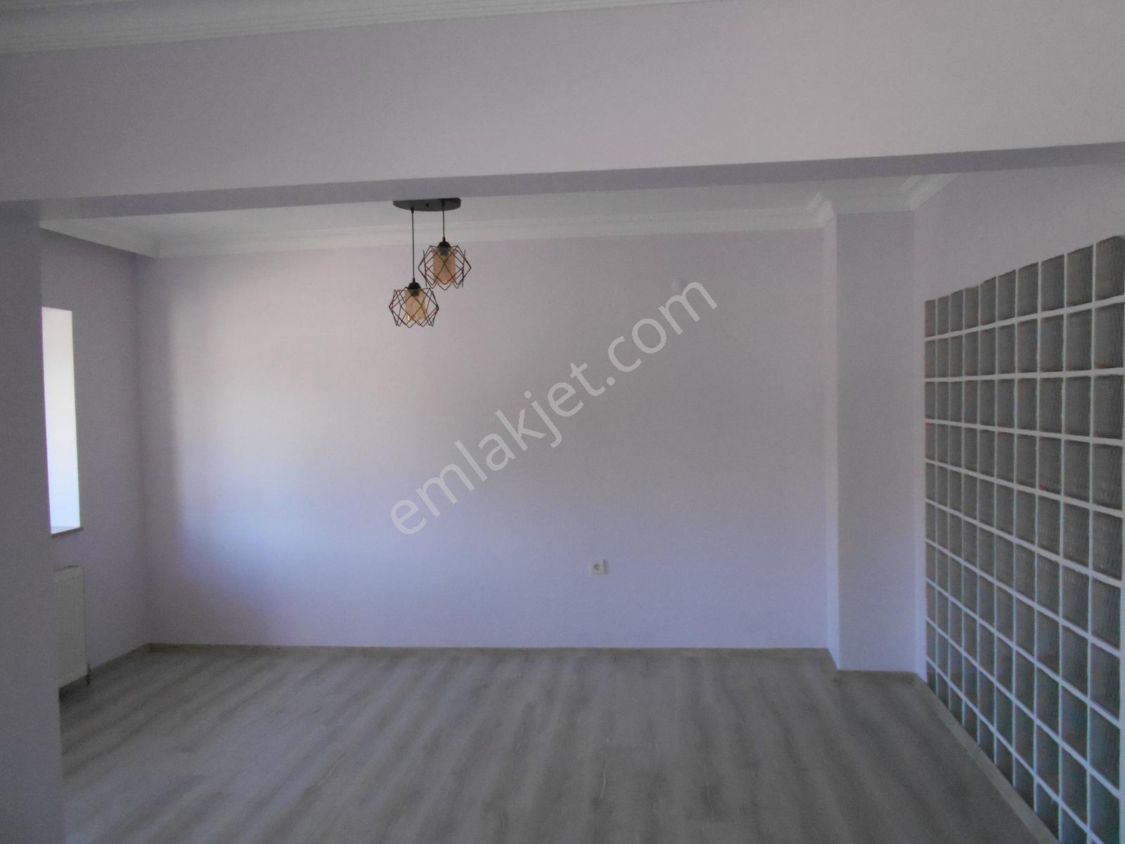 Cadde Üzerinde Doğal Taş Kaplamalı Triplex Villa - Görsel 31