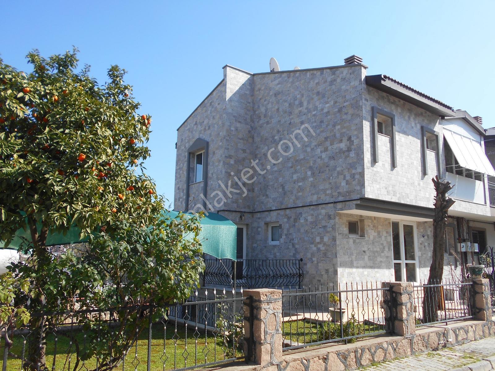 Cadde Üzerinde Doğal Taş Kaplamalı Triplex Villa - Görsel 34