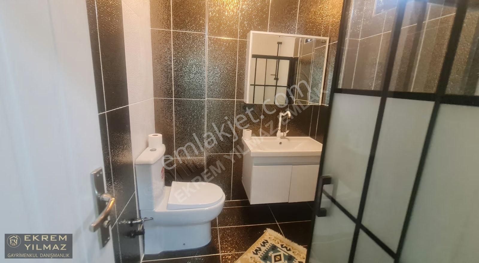 Gülpınar'da Eşyalı 1+1 Müstakil Ev: Bahçeli, Otoparklı - Görsel 21