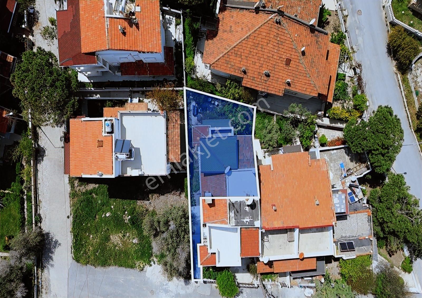 Karaburun Mordoğan Mahallesi Ardıç Mevkii'nde 2+1 Bahçeli Daire